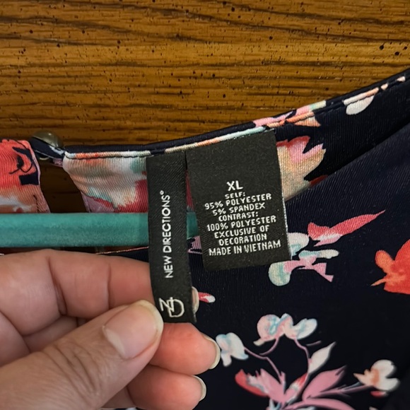 New Directions Flutter Sleeve Floral Tunic in Orange and Pink - Picture 5 of 17